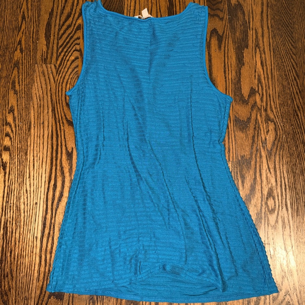 Banana Republic Blue Textured Scoop Neck Tank medium - Picture 3 of 3